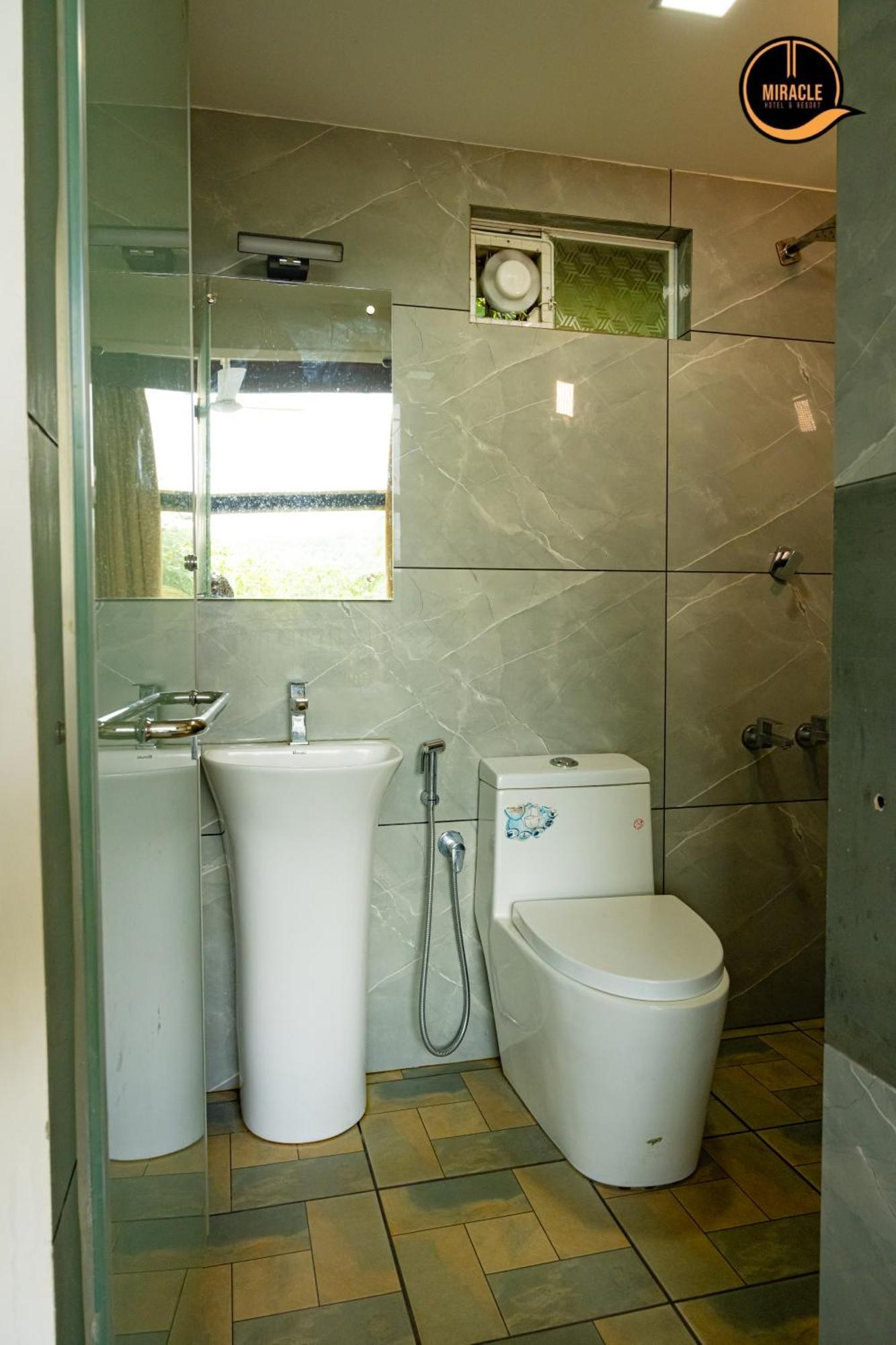 Miracle Hotel And Resorts Calicut Eksteriør billede